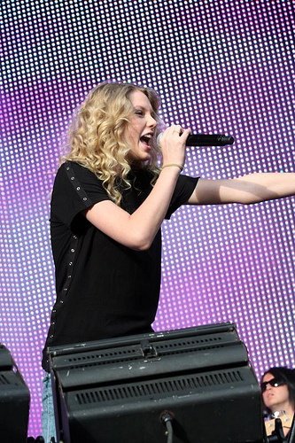 Taylor Swift — March 14 - Sound Relief — photo 30