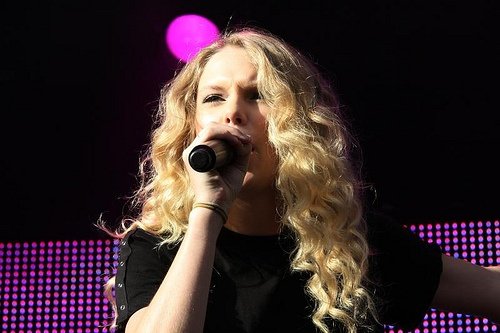 Taylor Swift — March 14 - Sound Relief — photo 32
