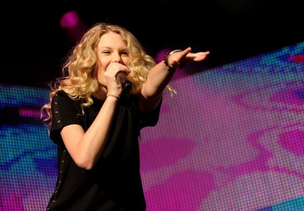 Taylor Swift — March 14 - Sound Relief — photo 37
