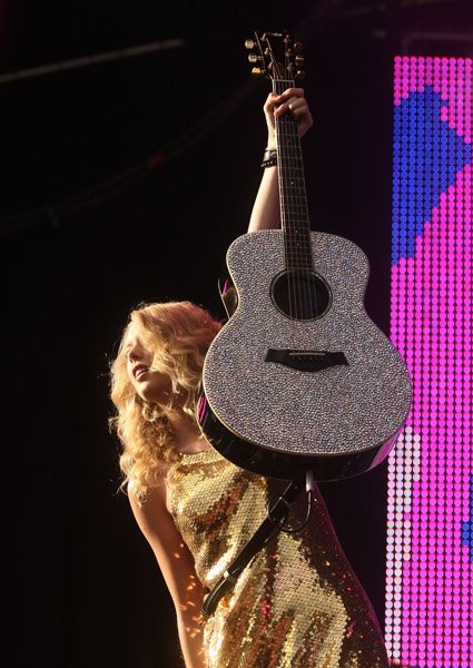Taylor Swift — March 14 - Sound Relief — photo 38