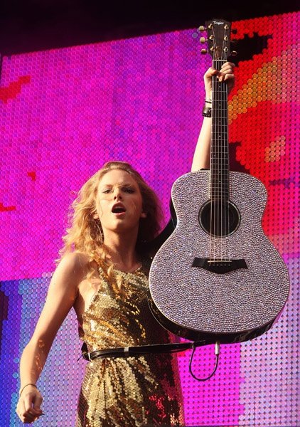 Taylor Swift — March 14 - Sound Relief — photo 41