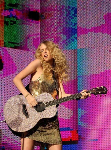 Taylor Swift — March 14 - Sound Relief — photo 46