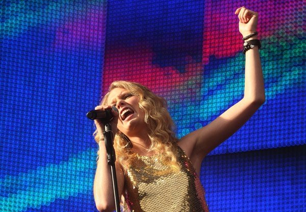 Taylor Swift — March 14 - Sound Relief — photo 48