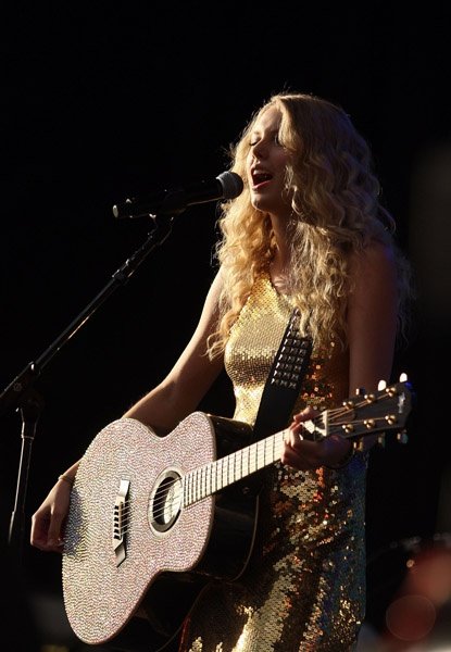 Taylor Swift — March 14 - Sound Relief — photo 53
