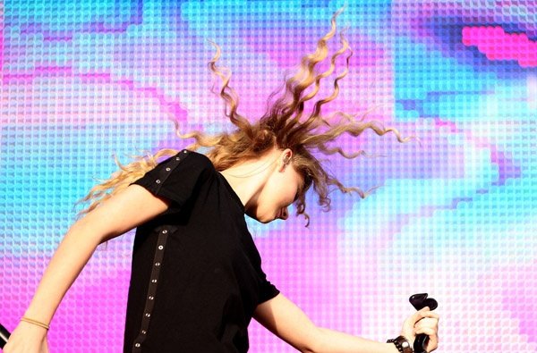Taylor Swift — March 14 - Sound Relief — photo 54