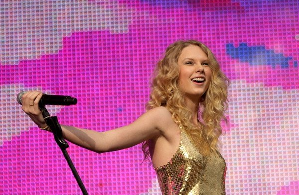 Taylor Swift — March 14 - Sound Relief — photo 56