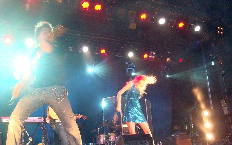 Taylor Swift — March 6 - CMC Rocks The Snowys — photo 14