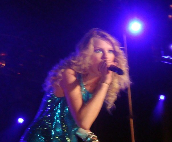 Taylor Swift — March 6 - CMC Rocks The Snowys — photo 16