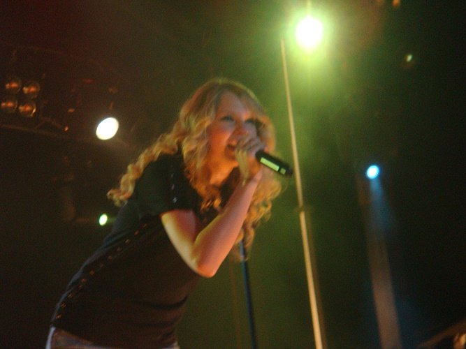 Taylor Swift — March 6 - CMC Rocks The Snowys — photo 22