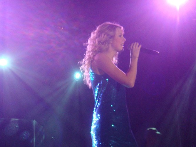 Taylor Swift — March 6 - CMC Rocks The Snowys — photo 27