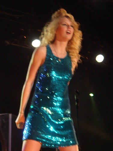 Taylor Swift — March 6 - CMC Rocks The Snowys — photo 34