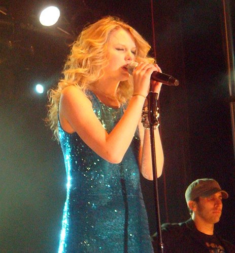 Taylor Swift — March 6 - CMC Rocks The Snowys — photo 42