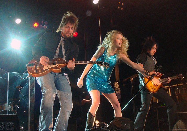 Taylor Swift — March 6 - CMC Rocks The Snowys — photo 43