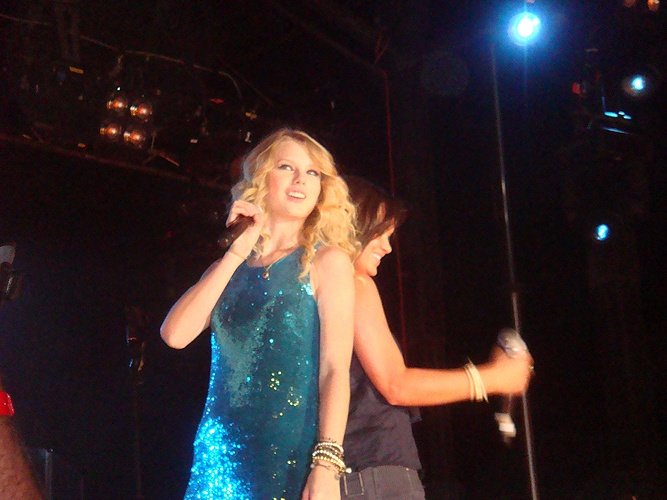 Taylor Swift — March 6 - CMC Rocks The Snowys — photo 44
