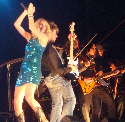 Taylor Swift — March 6 - CMC Rocks The Snowys — photo 51