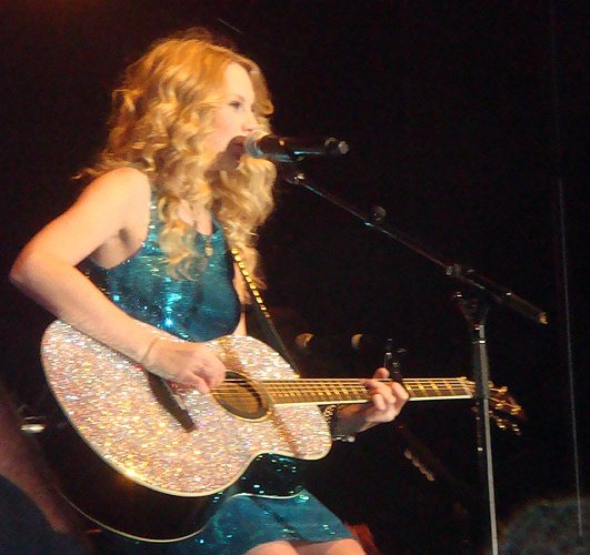 Taylor Swift — March 6 - CMC Rocks The Snowys — photo 53