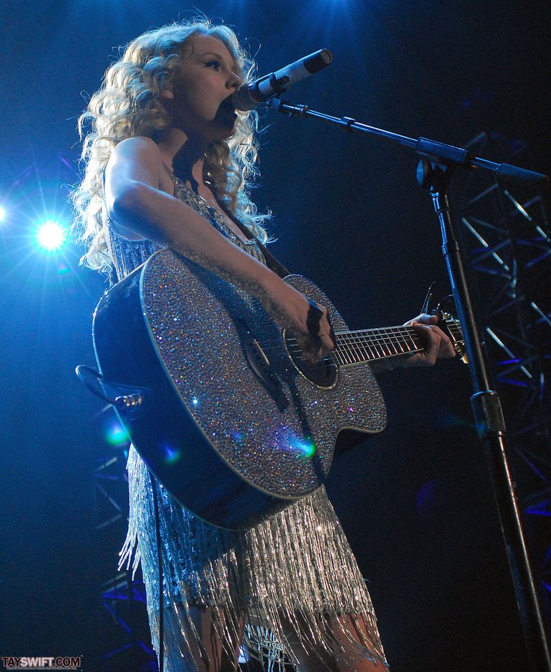 Taylor Swift — October 17 - Justin Timberlake And Friends — photo 8