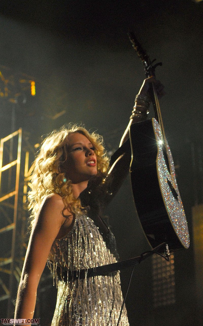 Taylor Swift — October 17 - Justin Timberlake And Friends — photo 10