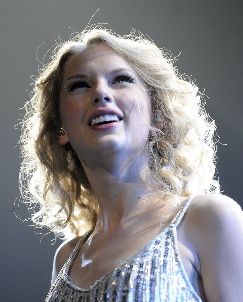 Taylor Swift — October 17 - Justin Timberlake And Friends — photo 24