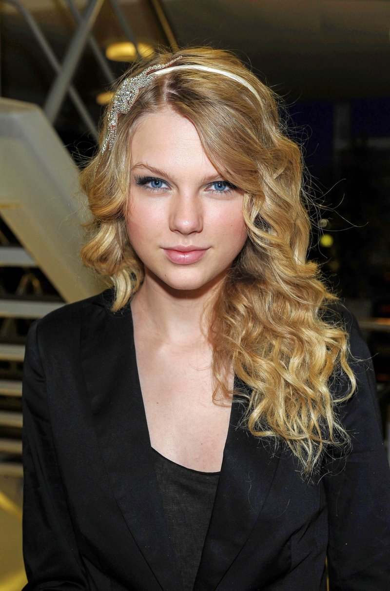 Taylor Swift — Radio Station Key 103 Performance — photo 6