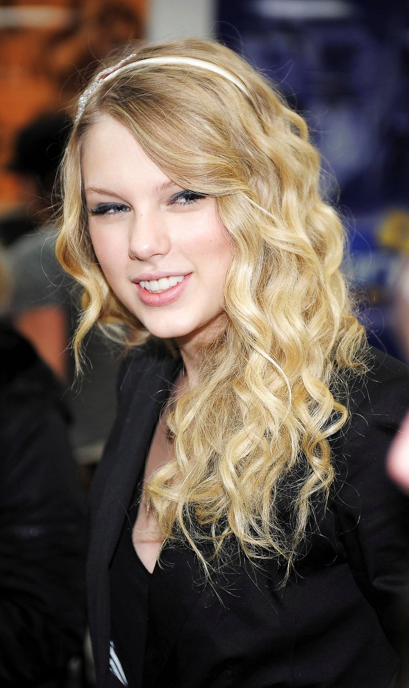 Taylor Swift — Radio Station Key 103 Performance — photo 7