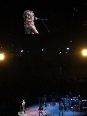 Taylor Swift — @ SA Rodeo,  AT&T center — photo 4