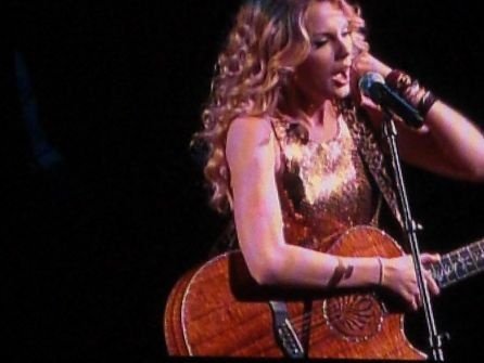 Taylor Swift — @ SA Rodeo,  AT&T center — photo 12