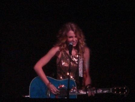 Taylor Swift — @ SA Rodeo,  AT&T center — photo 18