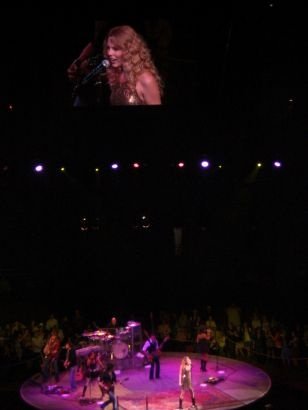 Taylor Swift — @ SA Rodeo,  AT&T center — photo 32