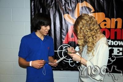 Taylor Swift — @ SA Rodeo,  AT&T center — photo 36