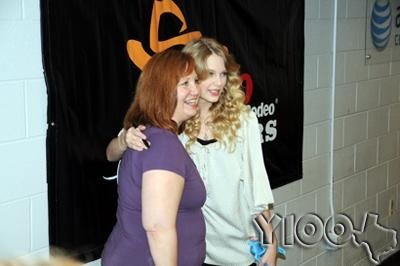 Taylor Swift — @ SA Rodeo,  AT&T center — photo 43