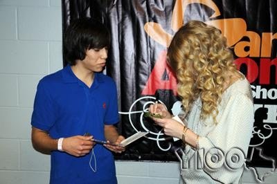 Taylor Swift — @ SA Rodeo,  AT&T center — photo 48