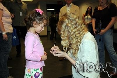 Taylor Swift — @ SA Rodeo,  AT&T center — photo 51