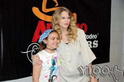 Taylor Swift — @ SA Rodeo,  AT&T center — photo 59