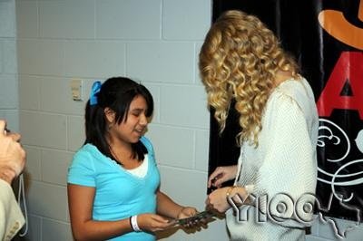 Taylor Swift — @ SA Rodeo,  AT&T center — photo 71