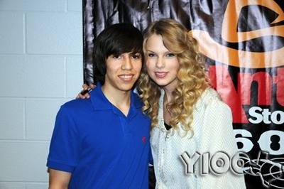Taylor Swift — @ SA Rodeo,  AT&T center — photo 74