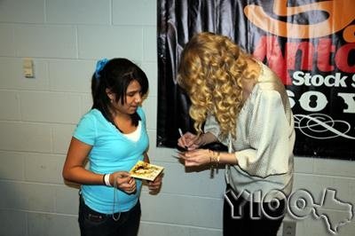 Taylor Swift — @ SA Rodeo,  AT&T center — photo 80