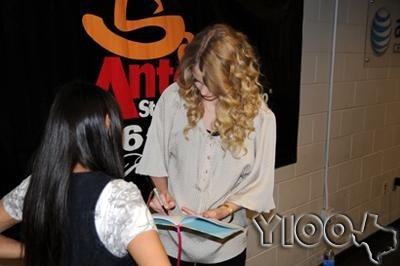 Taylor Swift — @ SA Rodeo,  AT&T center — photo 85