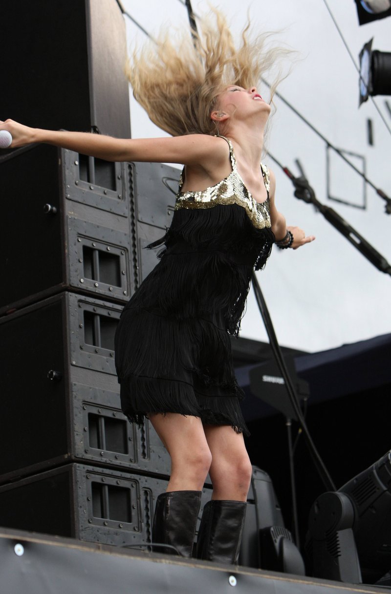Taylor Swift — 2009 V Music Festival — photo 17