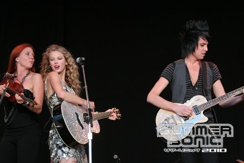 Taylor Swift — August 7 - Summer Sonic Festival — photo 6