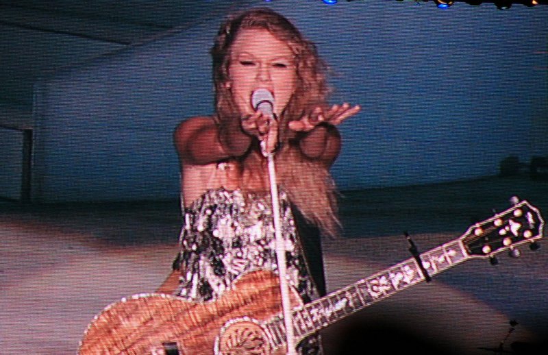 Taylor Swift — July 10 - Cavendish Beach Music Festival — photo 2