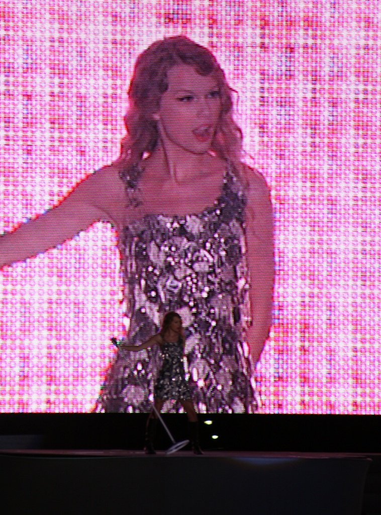 Taylor Swift — July 10 - Cavendish Beach Music Festival — photo 3