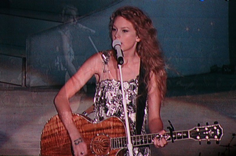 Taylor Swift — July 10 - Cavendish Beach Music Festival — photo 4