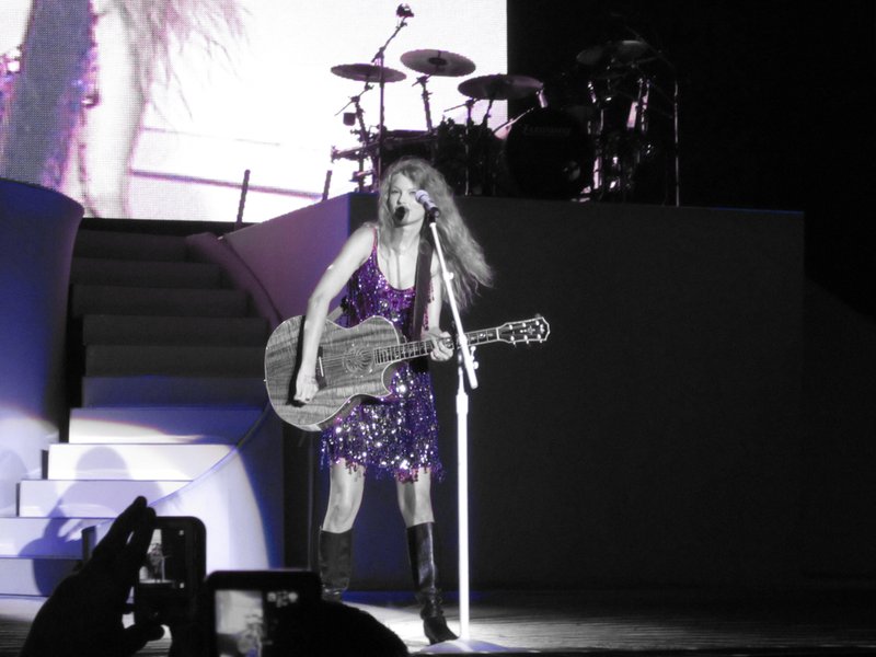 Taylor Swift — July 10 - Cavendish Beach Music Festival — photo 21