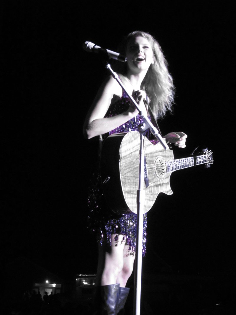 Taylor Swift — July 10 - Cavendish Beach Music Festival — photo 23