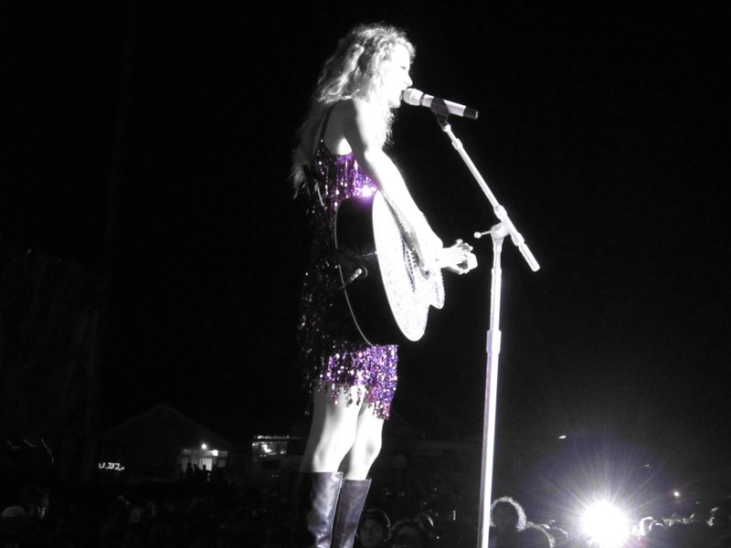 Taylor Swift — July 10 - Cavendish Beach Music Festival — photo 27