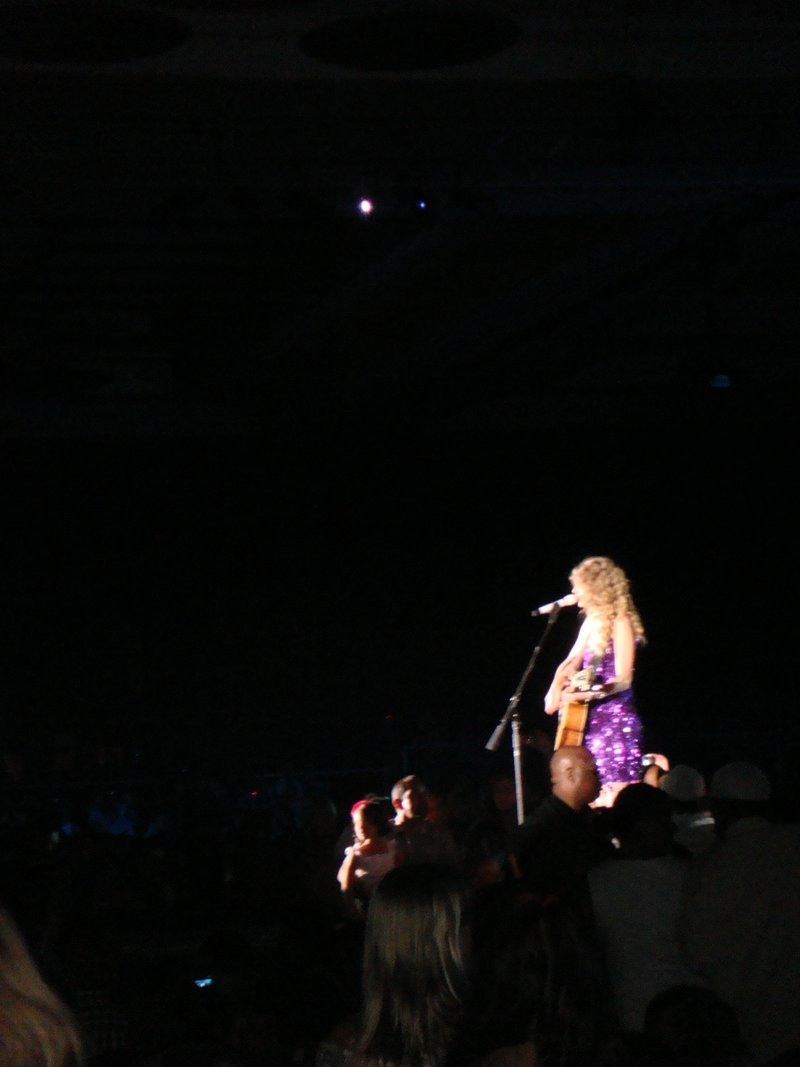 Taylor Swift — June 19 - Atlantis LIVE — photo 6