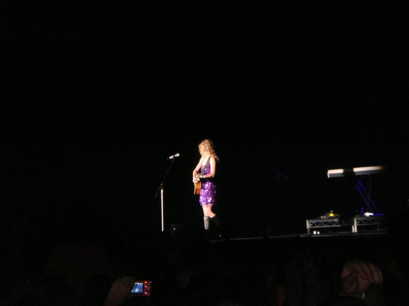 Taylor Swift — June 19 - Atlantis LIVE — photo 8