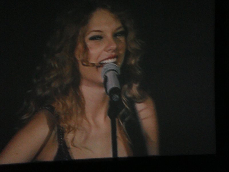 Taylor Swift — June 19 - Atlantis LIVE — photo 10