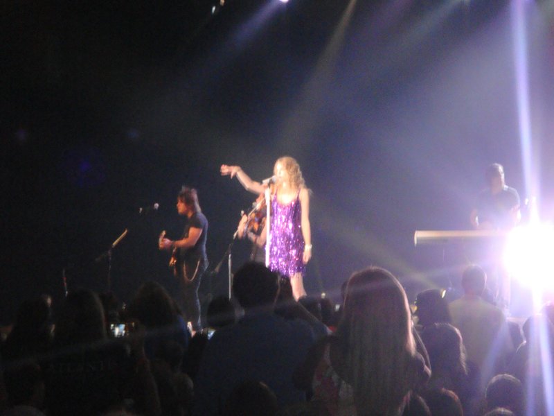 Taylor Swift — June 19 - Atlantis LIVE — photo 11